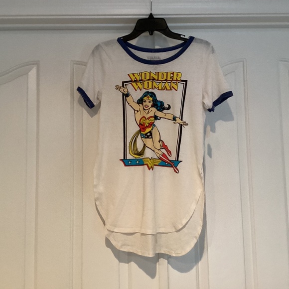 Wonder Woman Women Shirt, Size Medium, Color White Multi Color - Picture 1 of 1